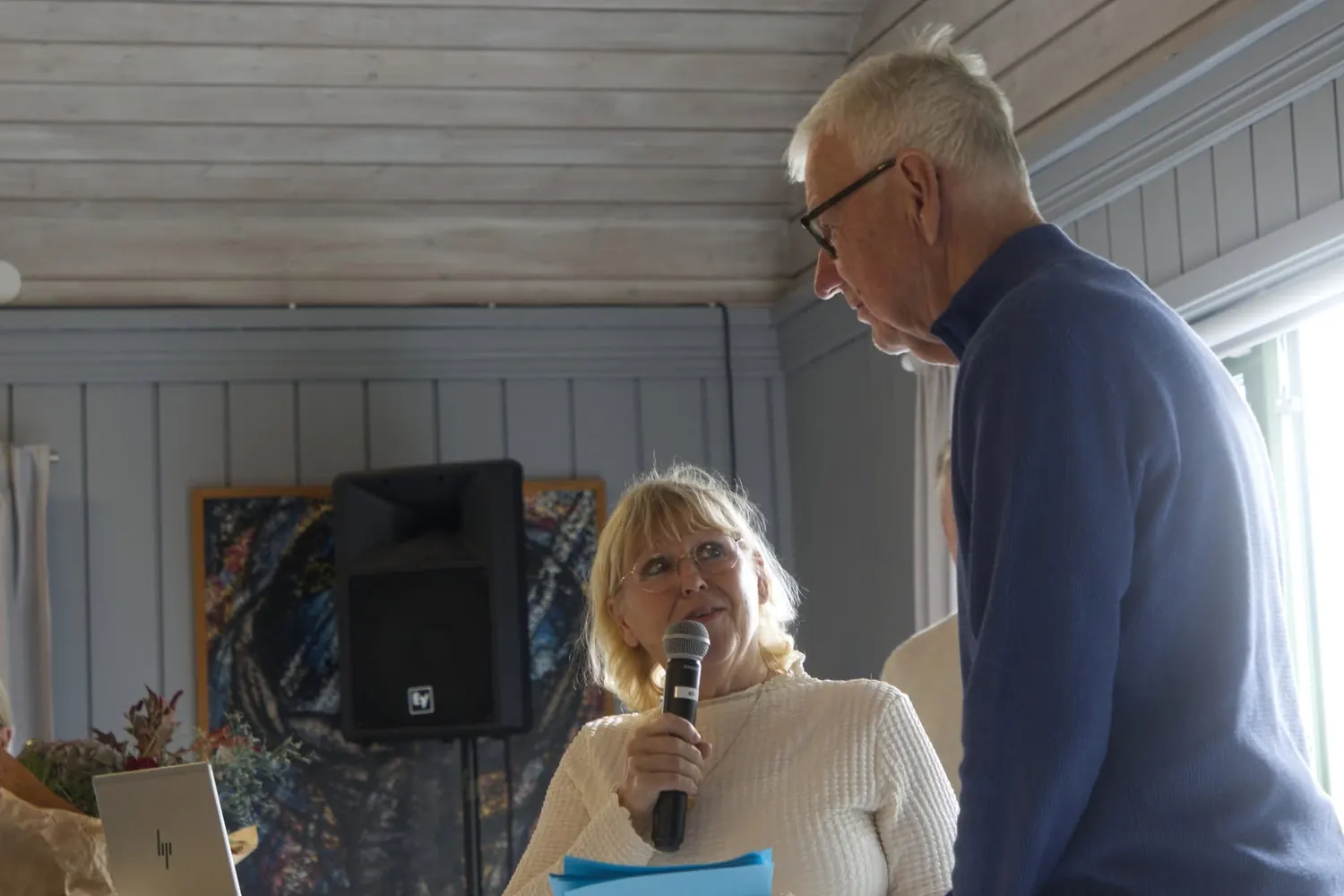 Bertil Larsson vid utdelningen av hederspriset på Ymergården 2025