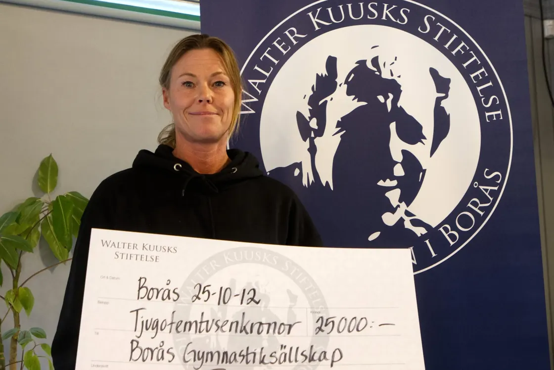 Marie Sandberg tar emot Borås Gymnastiksällskaps klubbstipendium