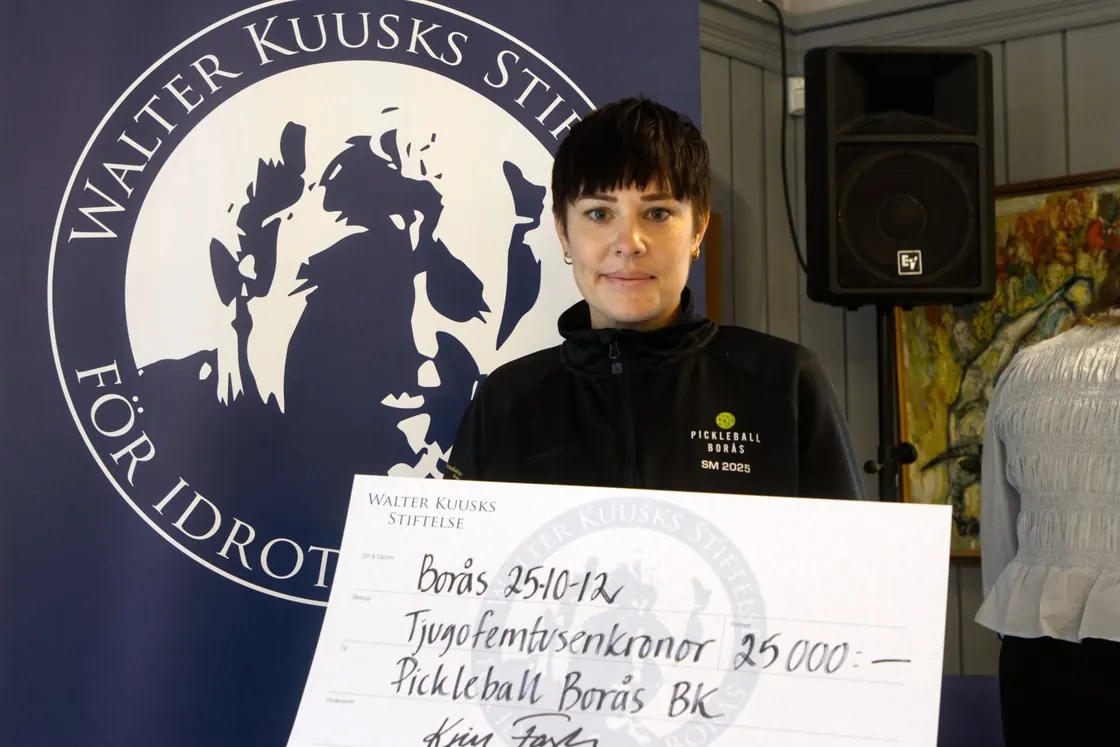 Pickleball Borås BK tar emot sitt klubbstipendium