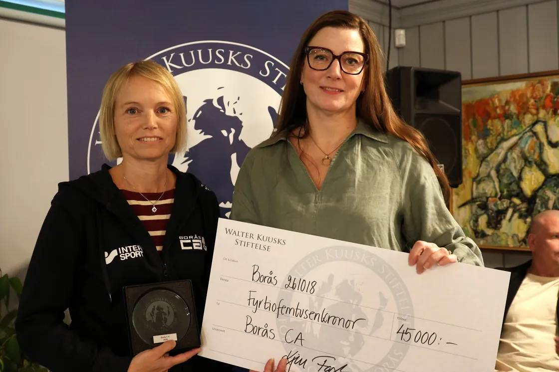 Borås CA tar emot sitt klubbstipendium på 45 000 kronor